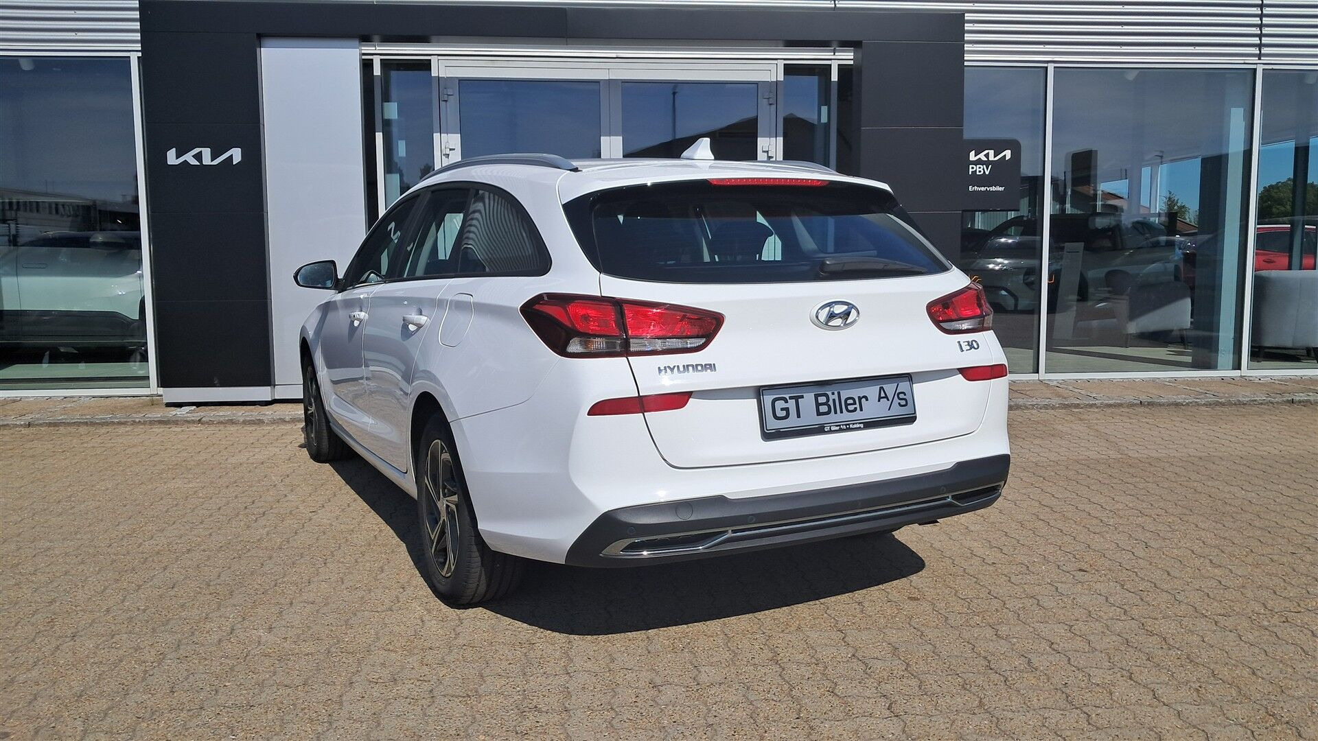 Hvid Hyundai i30 fra 2022