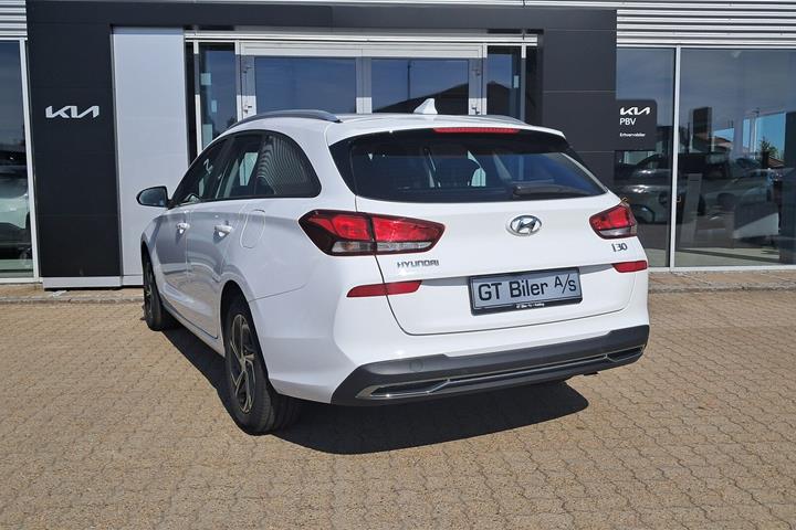 Hvid Hyundai i30 fra 2022