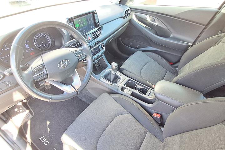 Hvid Hyundai i30 fra 2022
