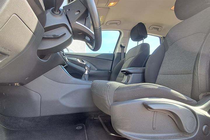 Hvid Hyundai i30 fra 2022