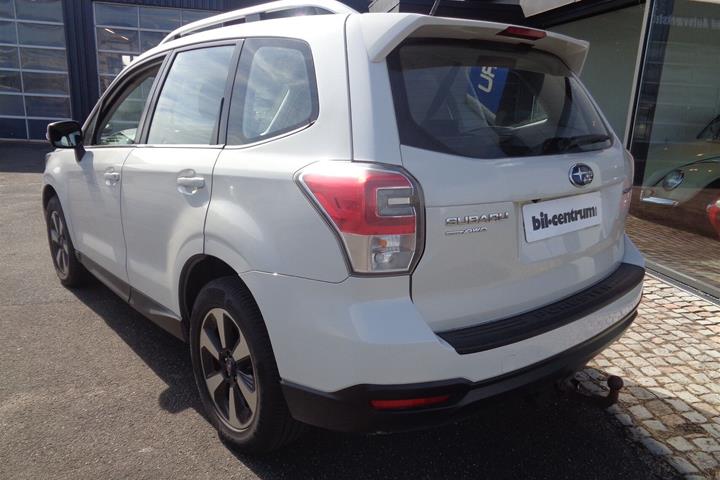 Hvid Subaru Forester fra 2016
