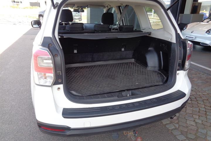 Hvid Subaru Forester fra 2016
