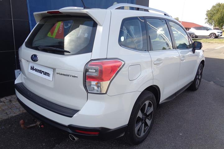 Hvid Subaru Forester fra 2016