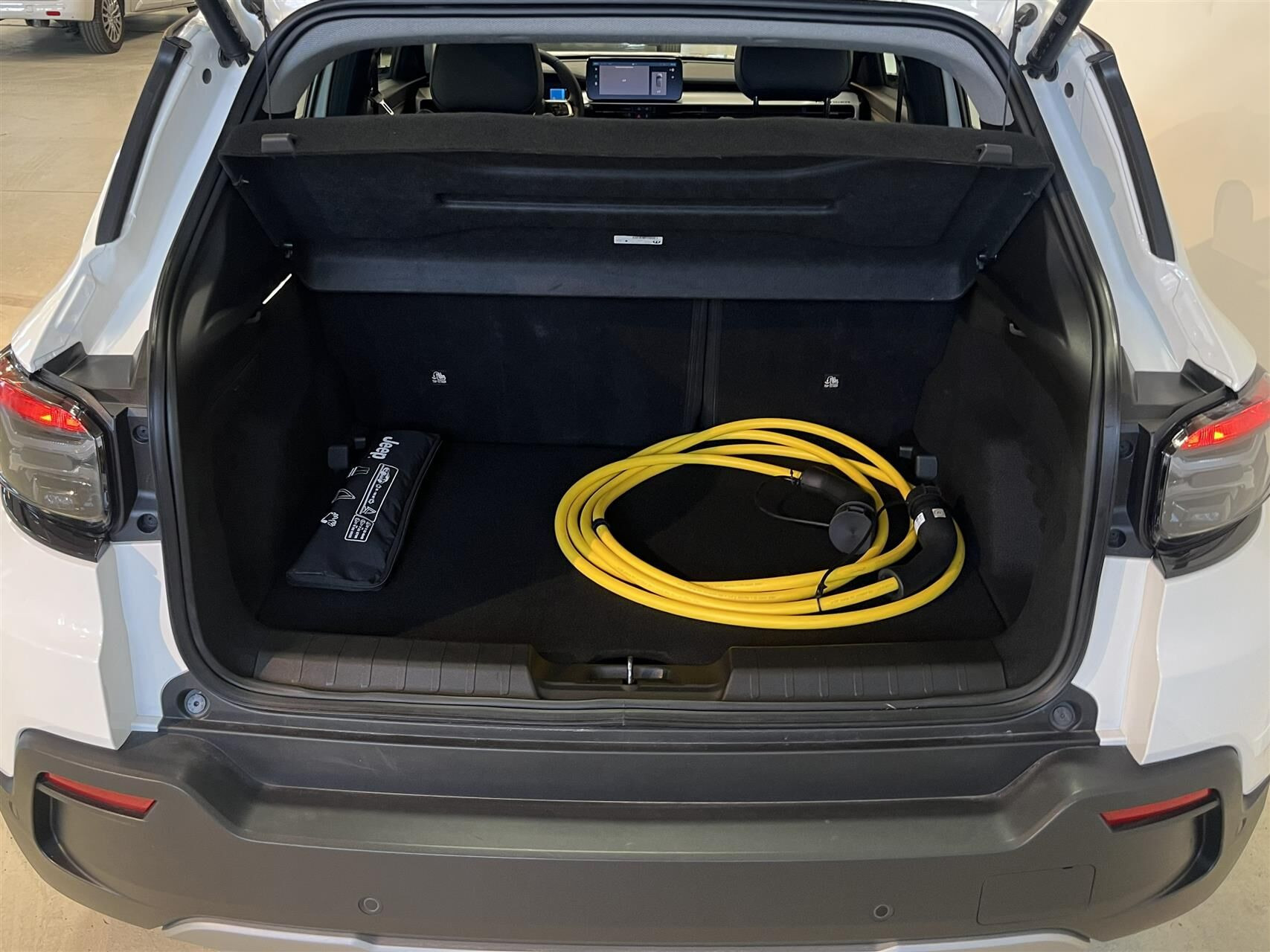 Hvid Jeep Avenger fra 2025