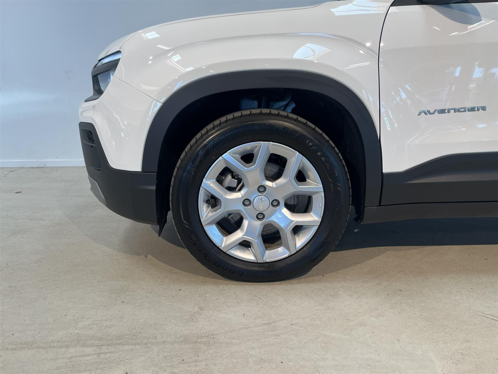 Hvid Jeep Avenger fra 2025