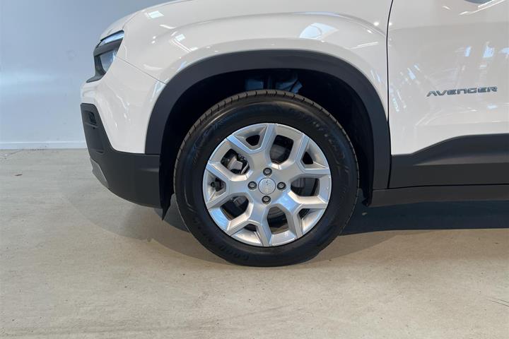Hvid Jeep Avenger fra 2025