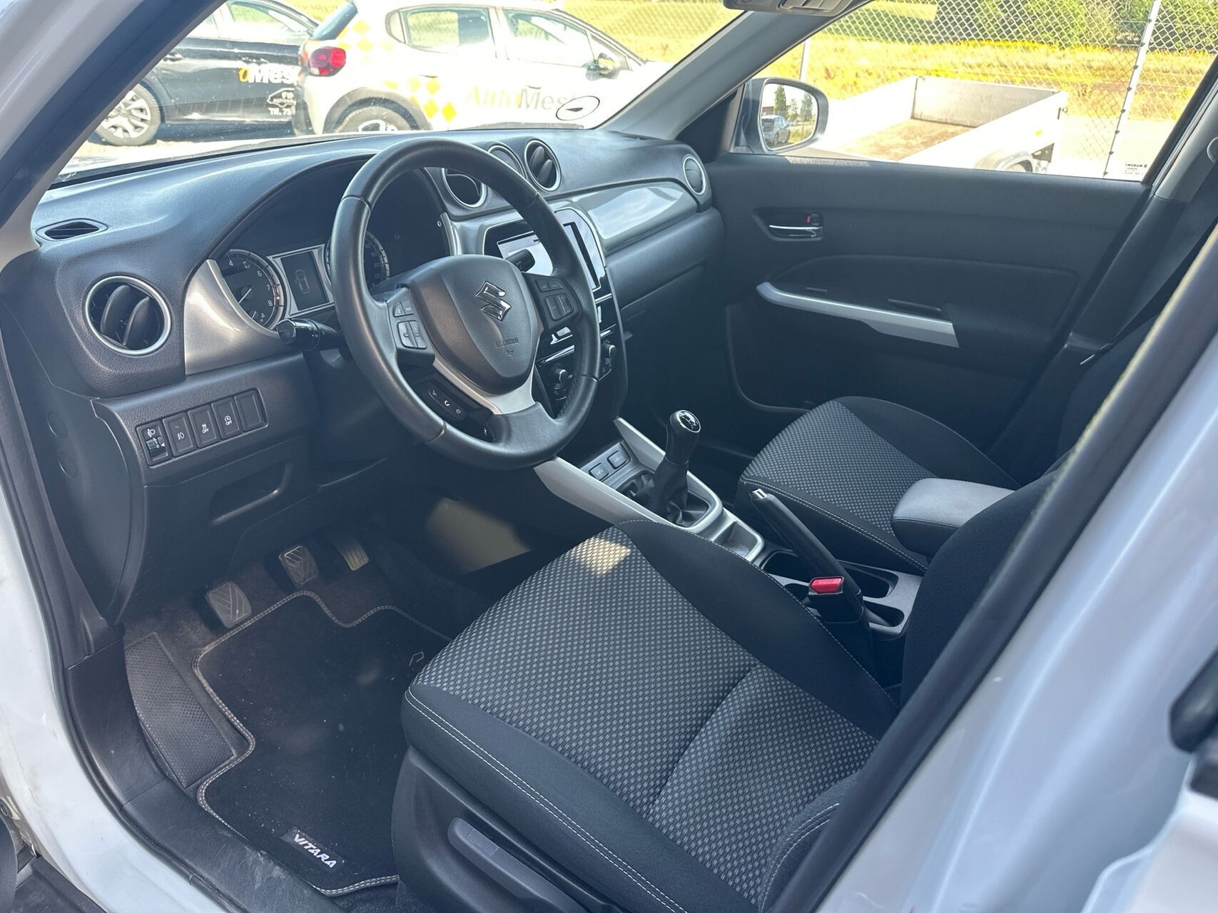 Hvid Suzuki Vitara fra 2017