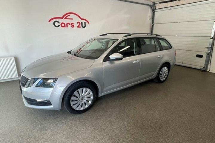 Grå Skoda Octavia fra 2020
