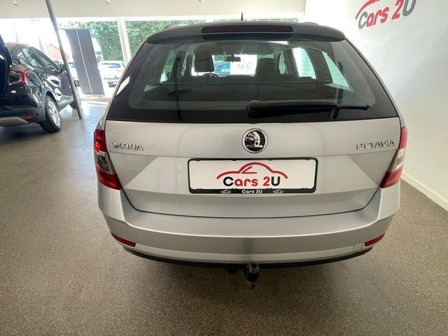 Grå Skoda Octavia fra 2020