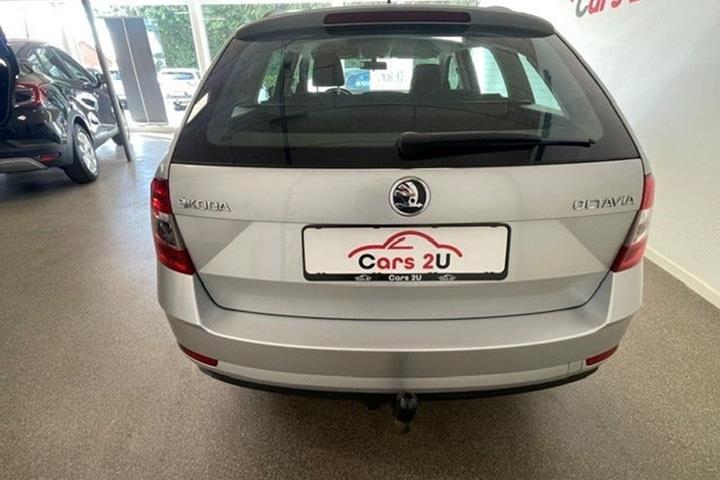 Grå Skoda Octavia fra 2020