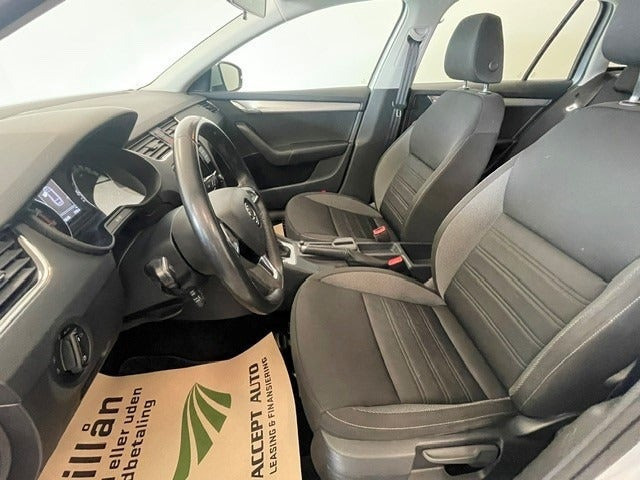 Grå Skoda Octavia fra 2020