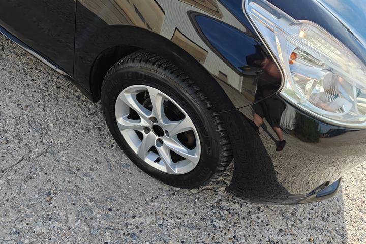 undefined Peugeot 208 fra 2012