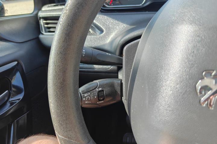 undefined Peugeot 208 fra 2012