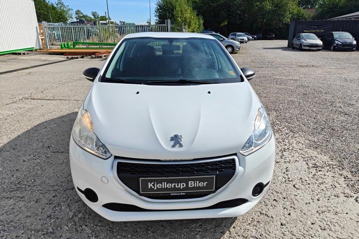 Gul Peugeot 208 fra 2014