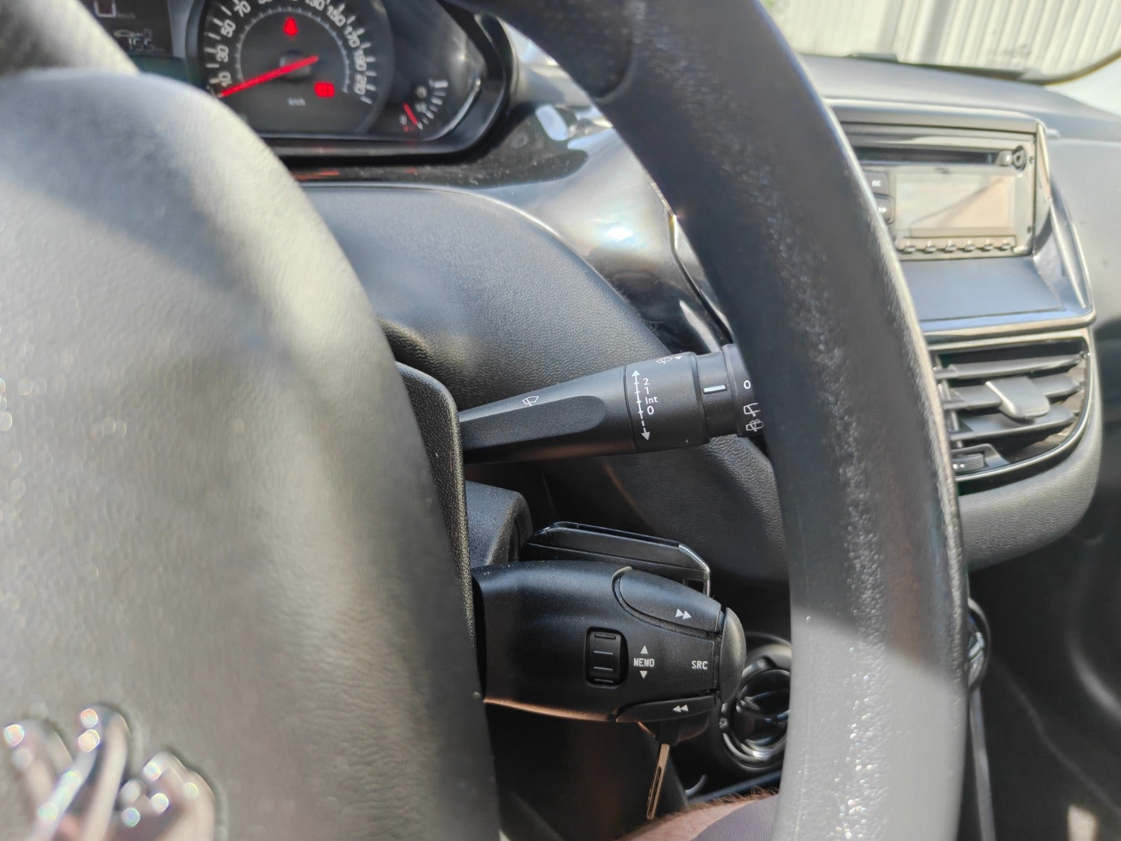 Gul Peugeot 208 fra 2014