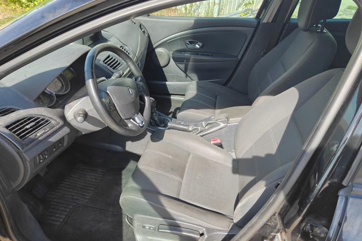 Gul Renault Megane III fra 2013