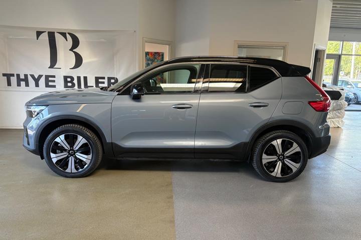 Grå Volvo XC40 fra 2023