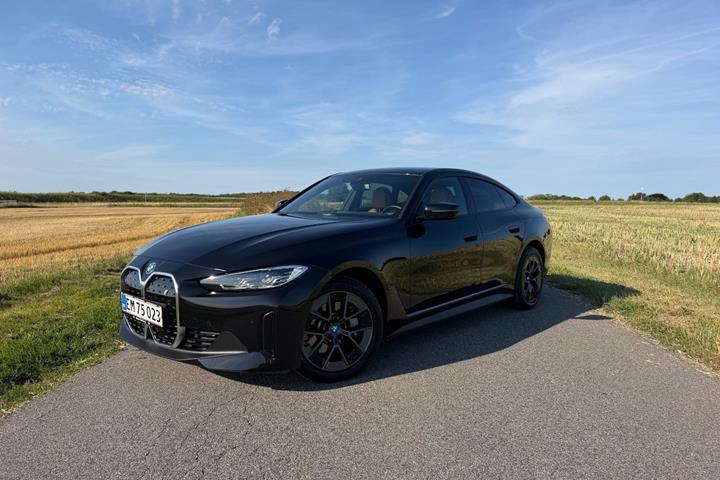 Sort BMW i4 fra 2023