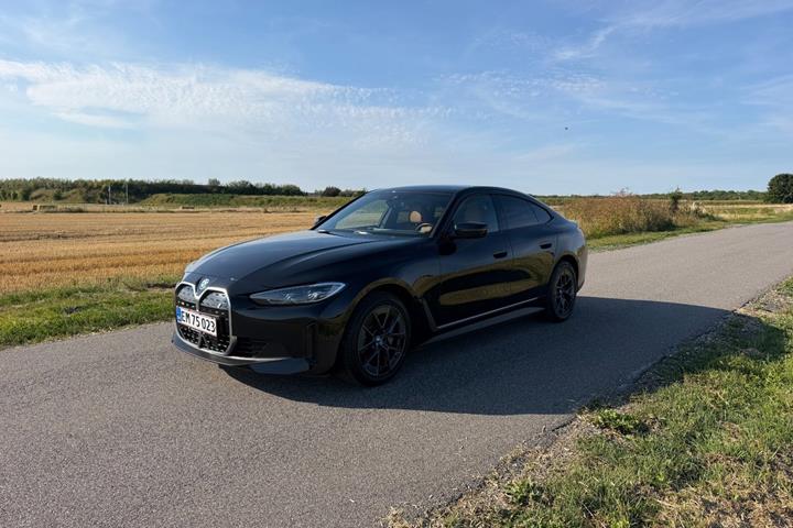Sort BMW i4 fra 2023