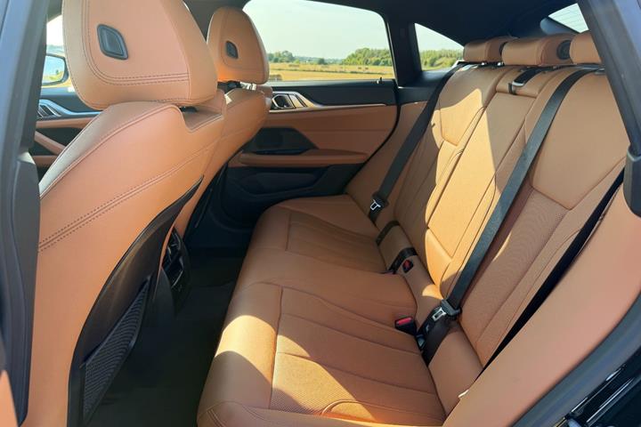 Sort BMW i4 fra 2023