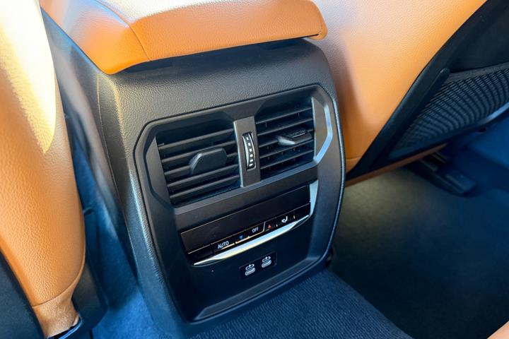 Sort BMW i4 fra 2023