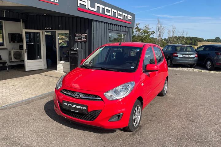 Rød Hyundai i10 fra 2013