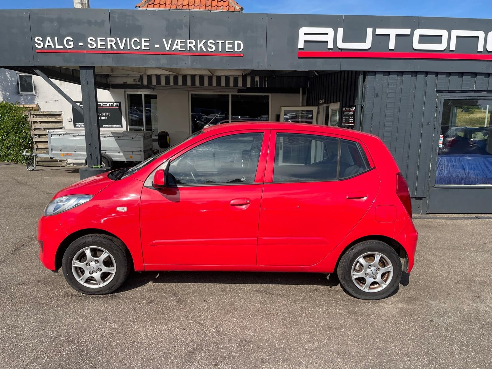 Rød Hyundai i10 fra 2013