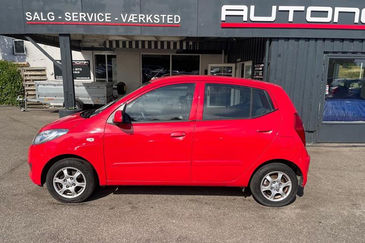 Rød Hyundai i10 fra 2013