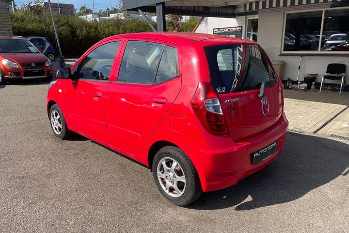 Rød Hyundai i10 fra 2013