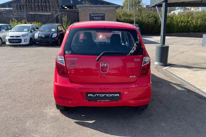 Rød Hyundai i10 fra 2013