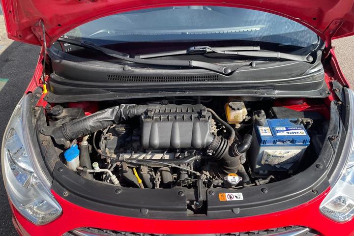 Rød Hyundai i10 fra 2013