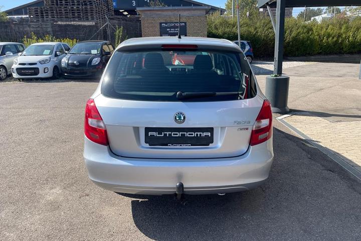 Sølv Skoda Fabia fra 2013