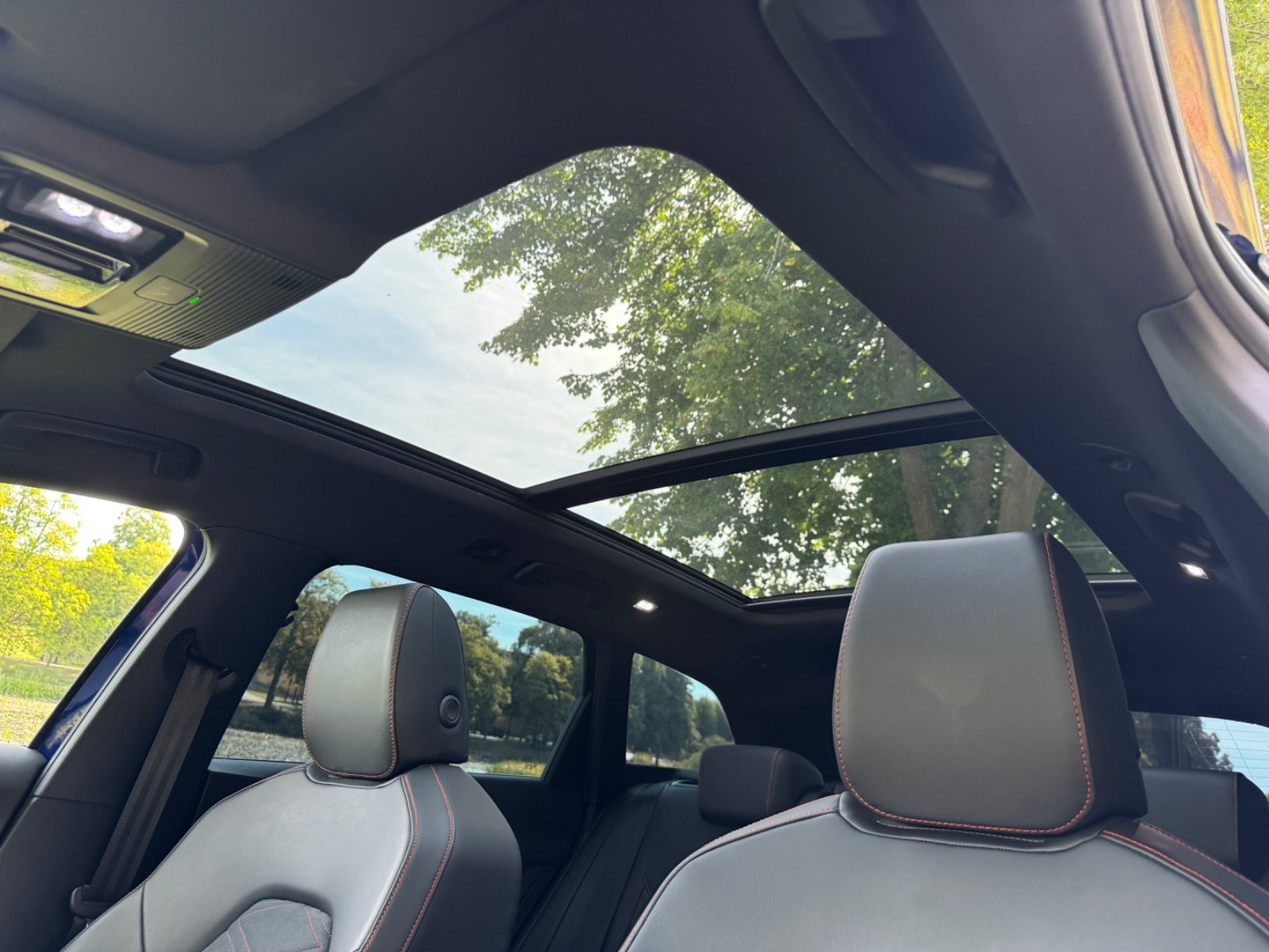 Blå Seat Leon fra 2021