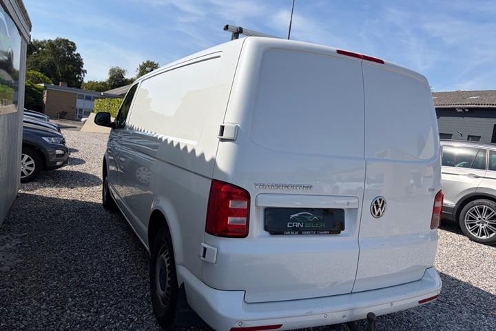 Hvid VW Transporter fra 2017