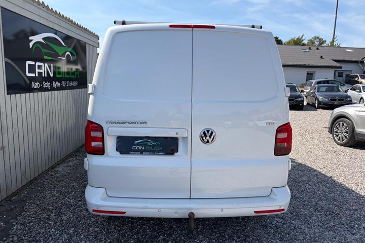Hvid VW Transporter fra 2017