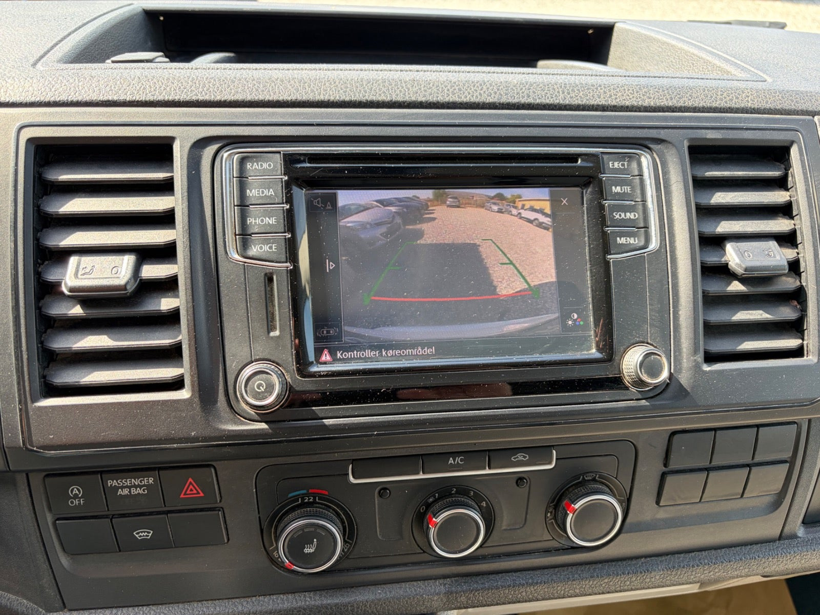 Hvid VW Transporter fra 2017