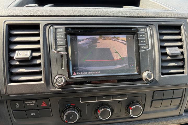 Hvid VW Transporter fra 2017