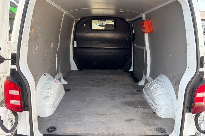 Hvid VW Transporter fra 2017