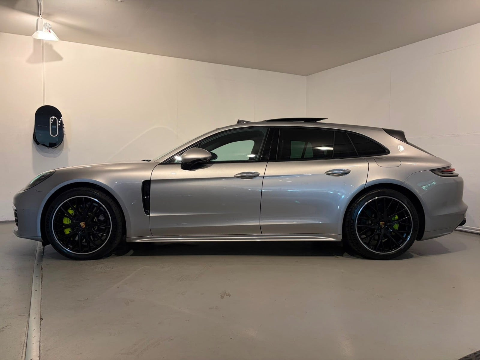 Sølv Porsche Panamera 4 fra 2019