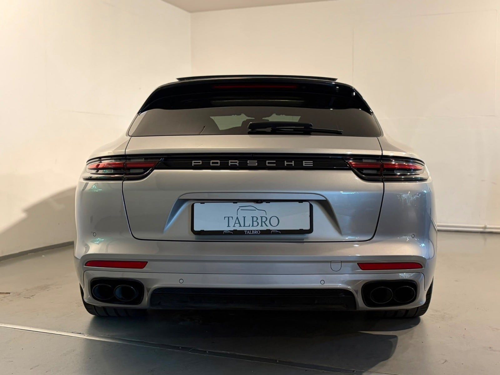 Sølv Porsche Panamera 4 fra 2019