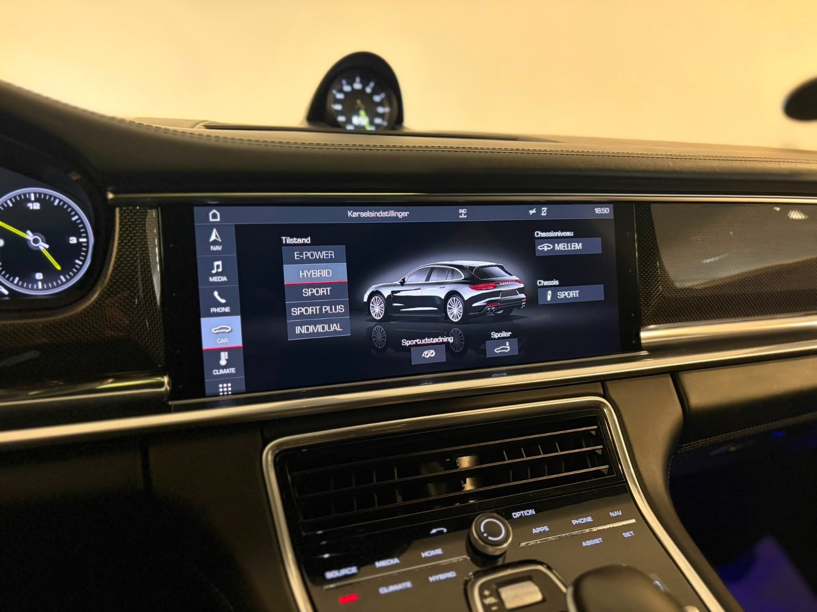 Sølv Porsche Panamera 4 fra 2019