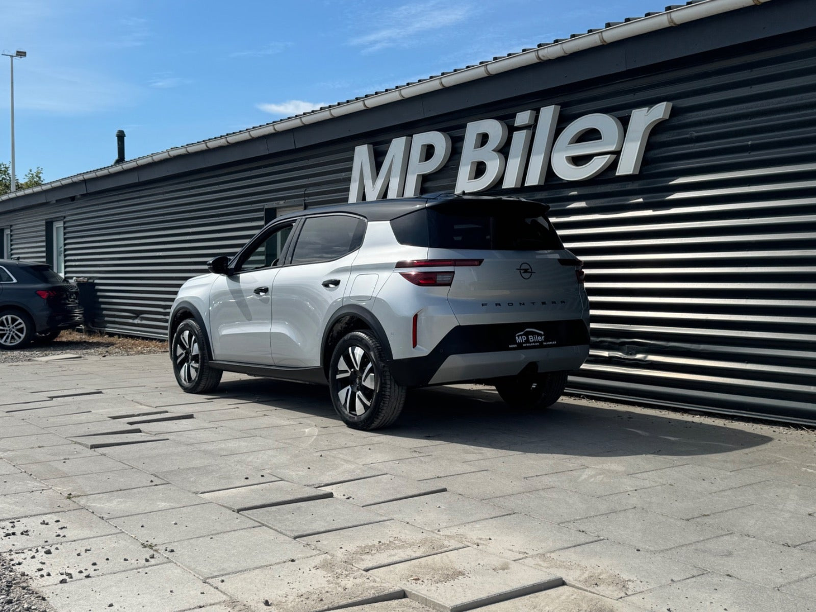Sølv Opel Frontera fra 2025