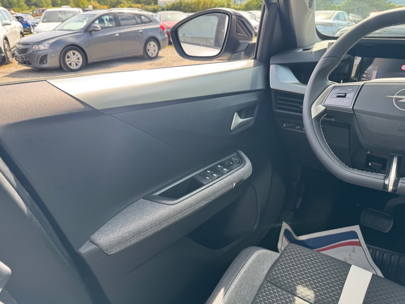 Sølv Opel Frontera fra 2025
