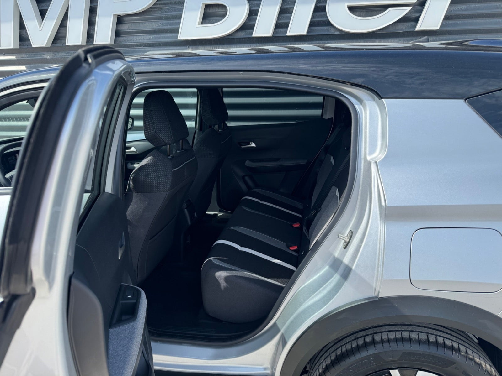 Sølv Opel Frontera fra 2025