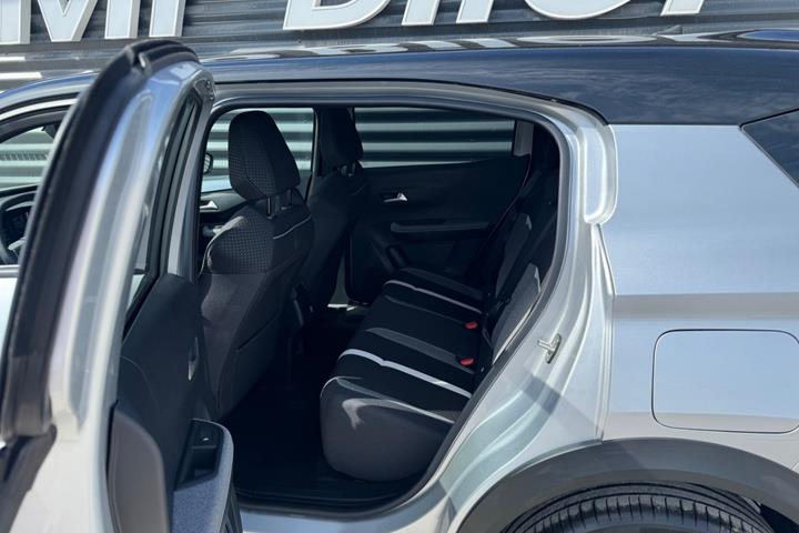 Sølv Opel Frontera fra 2025
