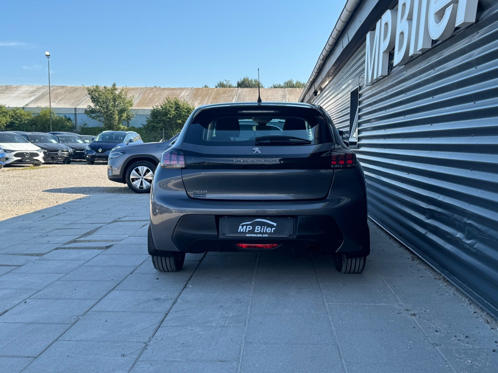 Grå Peugeot 208 fra 2020