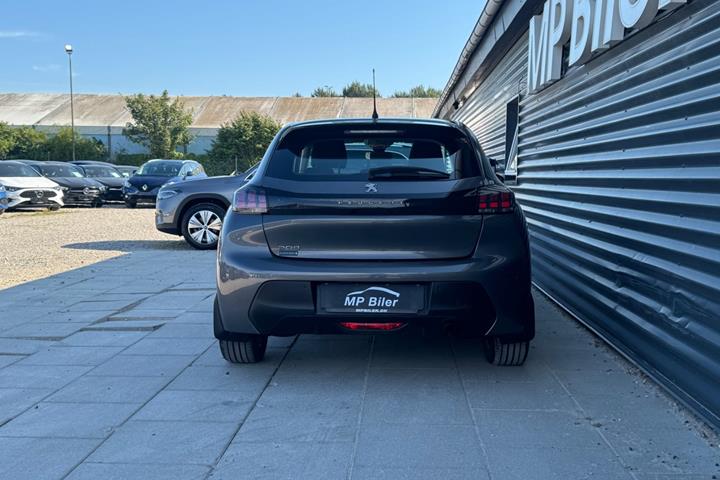 Grå Peugeot 208 fra 2020