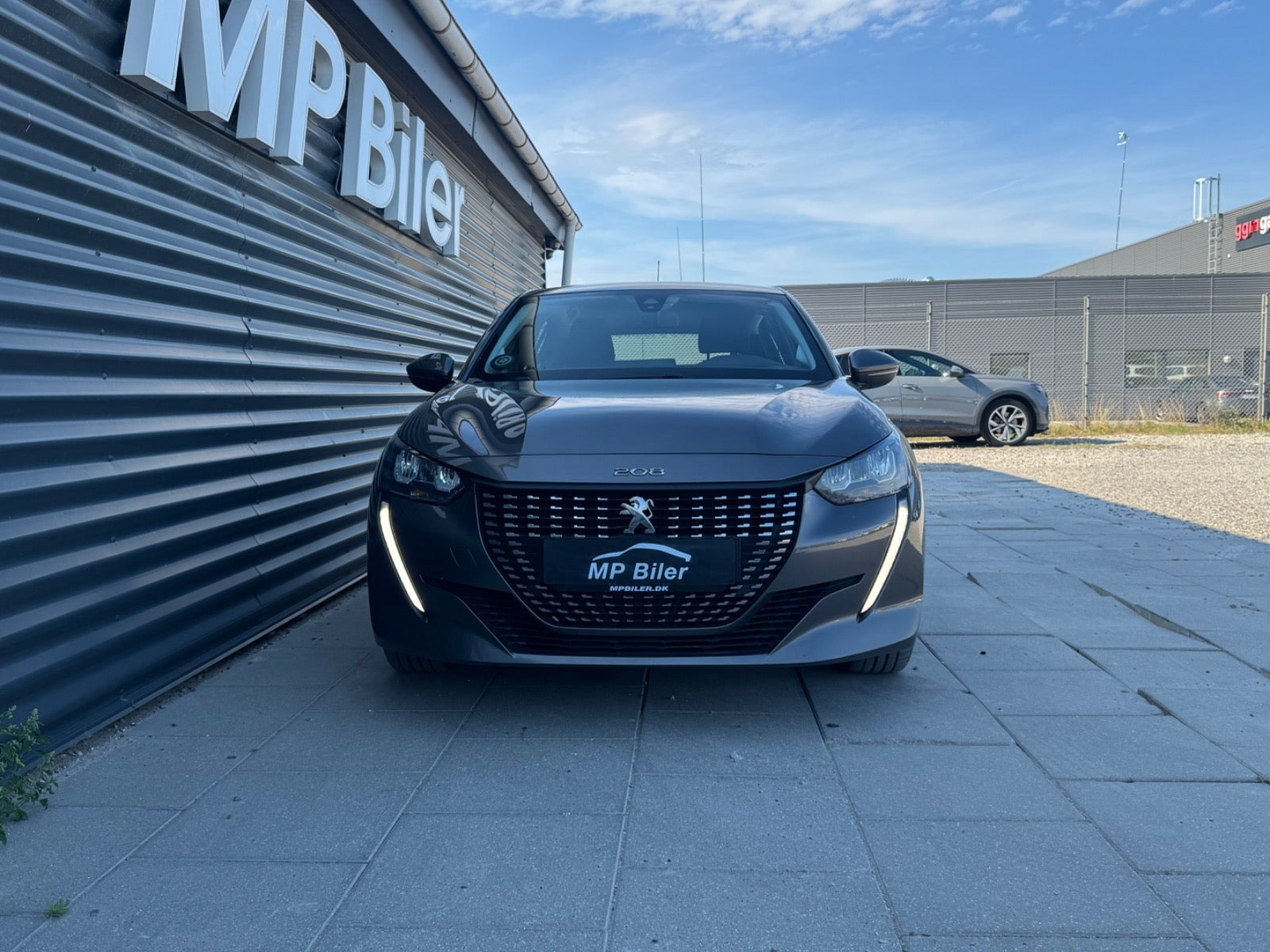 Grå Peugeot 208 fra 2020