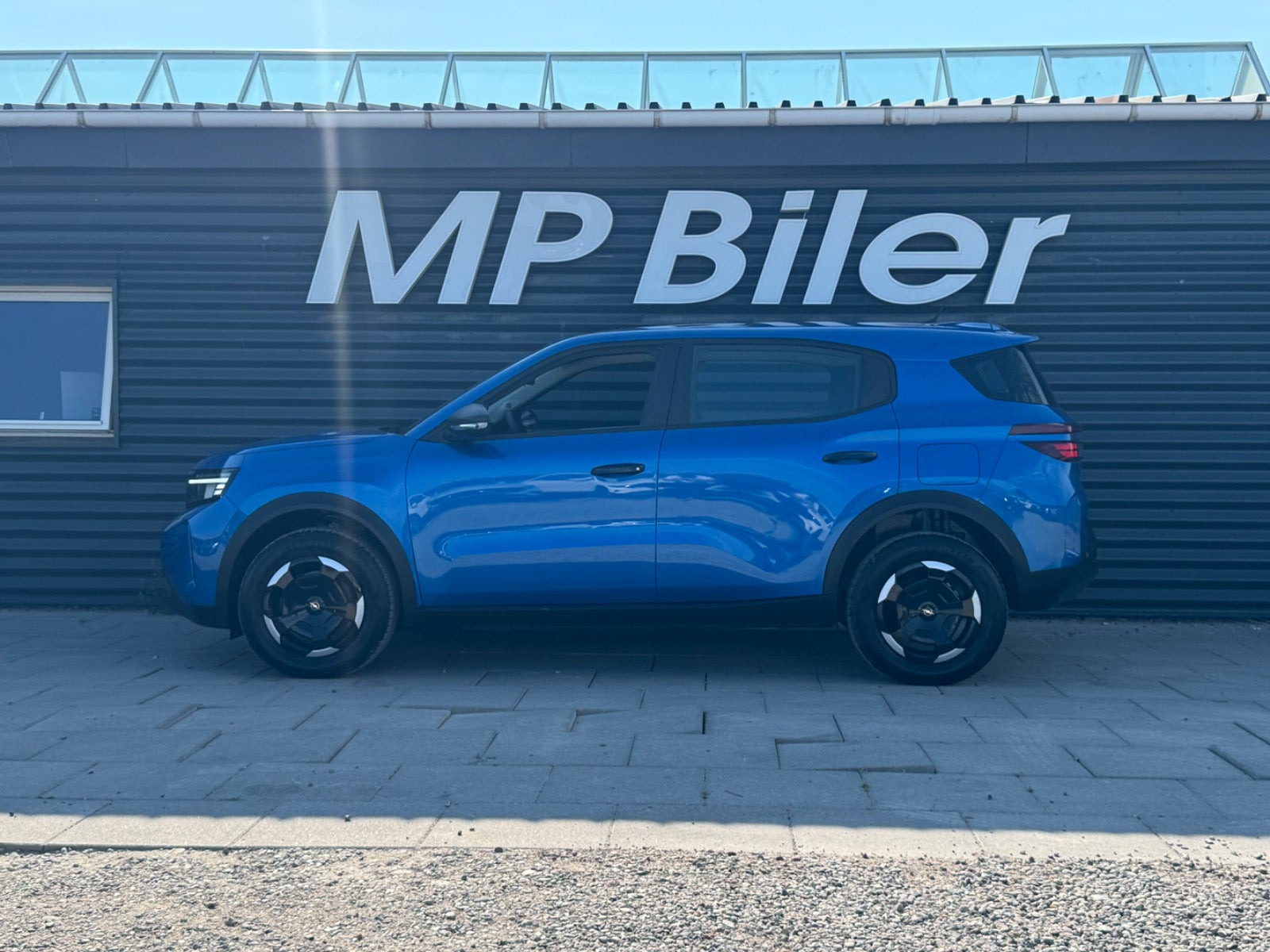Blå Opel Frontera fra 2025