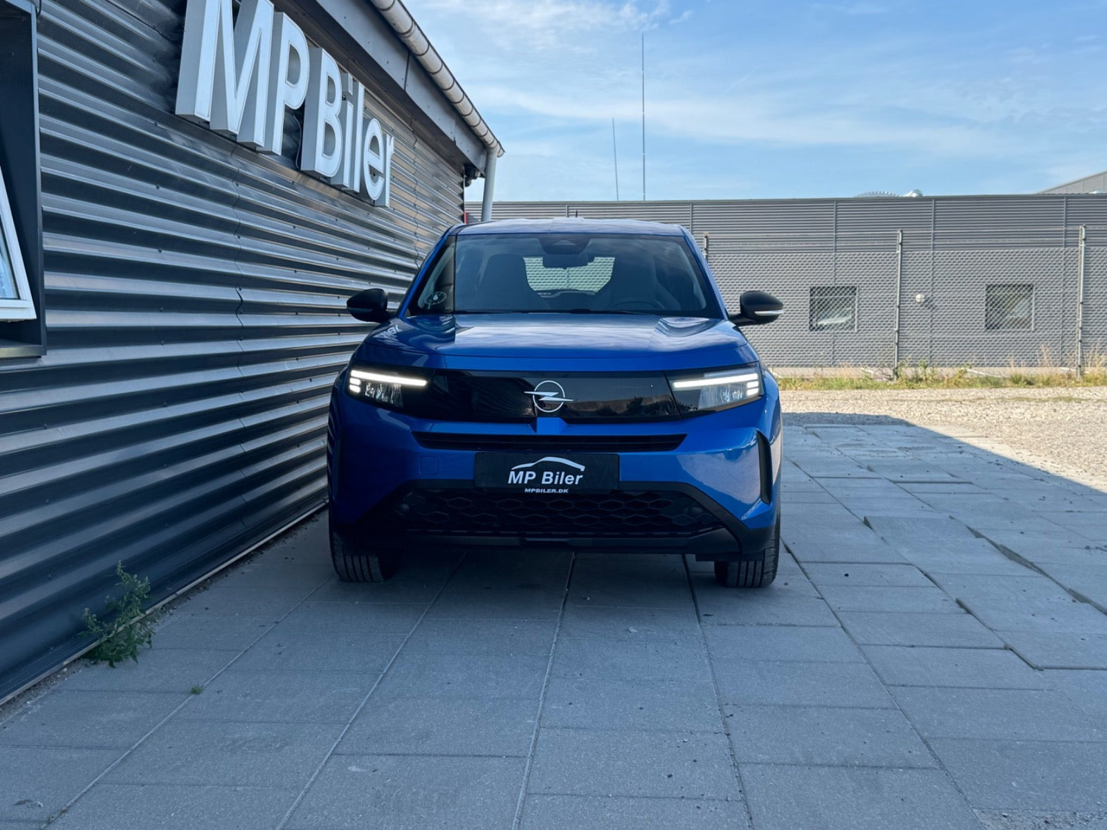 Blå Opel Frontera fra 2025